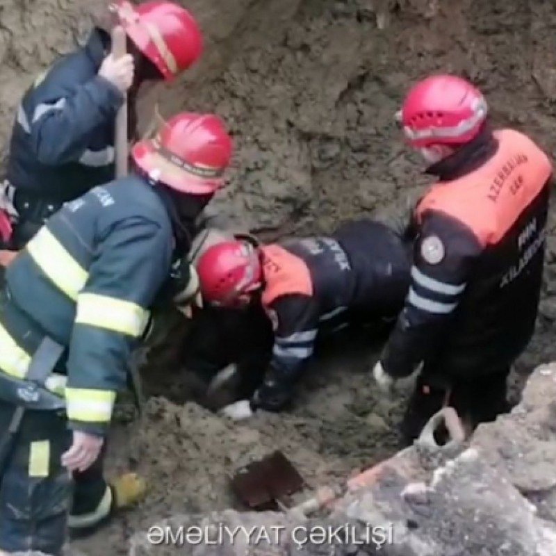 Qaradağda torpaq çökdü, iki nəfər dağıntılar altında qaldı, biri öldü