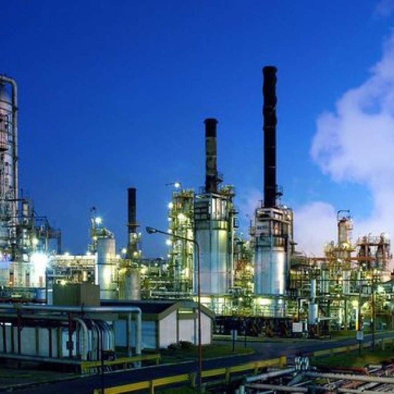 Neft Emalı Zavodunda kütləvi ixtisarlar