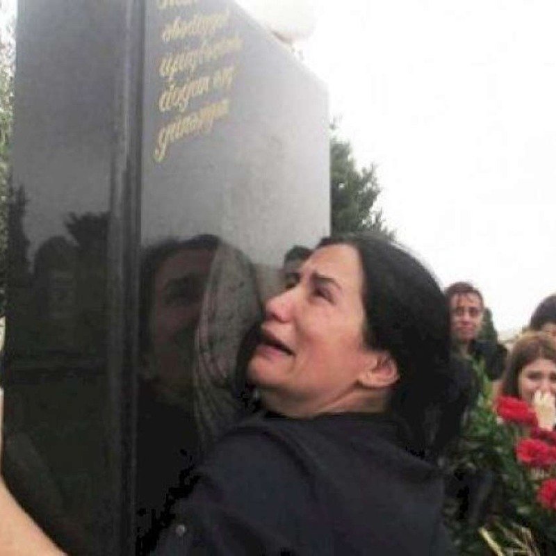 “Aslan İsmayılov daxil olmaqla, hər kəsə nifrət elədim, çünki yalan idi, pullarım yeyildi” - Vüsal Şilderin anası