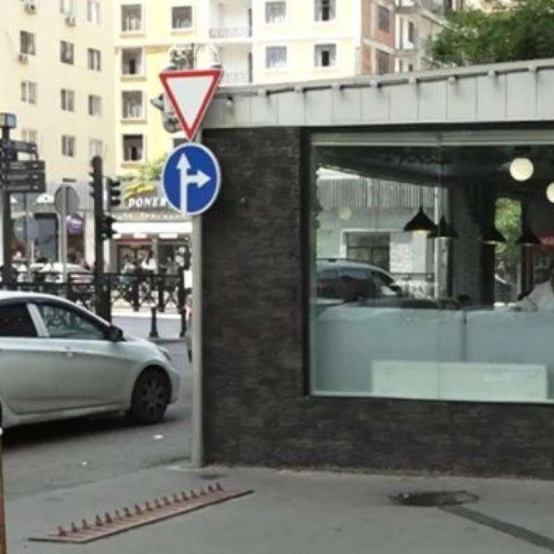 Bakıda obyekt səkini zəbt etdi: Qurumdan maraqlı açıqlama