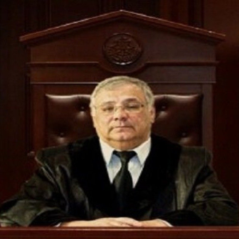 Keçmiş hakim 4 min manat pensiyadan narazıdır