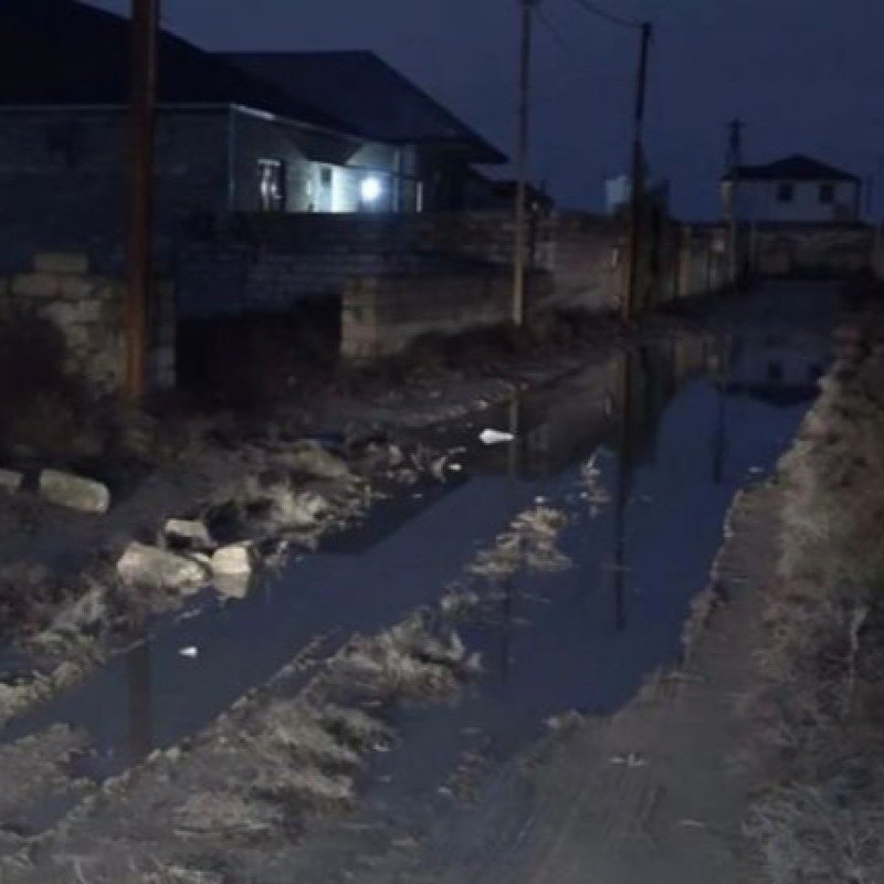 "Uşaqlar məktəbə gedə bilmirlər": Hövsanda yol problemi niyə həllini tapmır? 