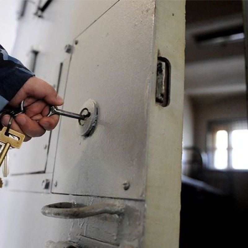 Marketdən 393 minlik oğurluq edən satıcı və şirkət əməkdaşı azadlığa buraxıldı