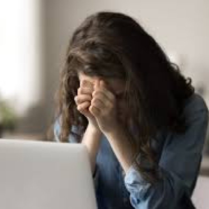 Azalan elm xərcləri, işsiz qalan məzunlar