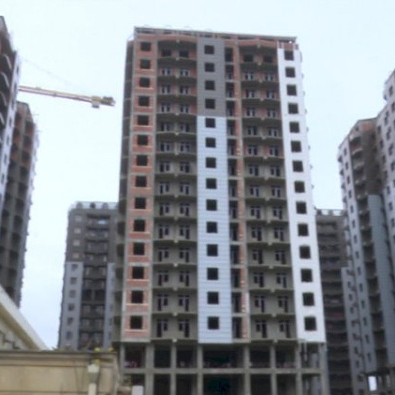 “Şərurlu İsfəndiyar”ın binasında fəhlə yıxılaraq ölüb