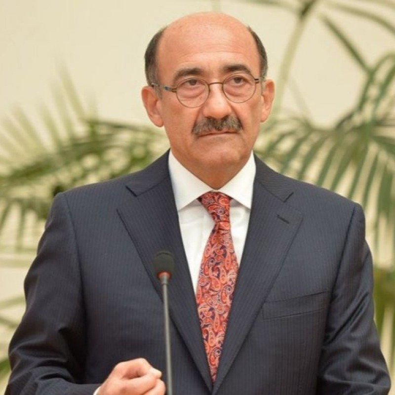 Əbülfəs Qarayev Azərbaycanı tərk edib