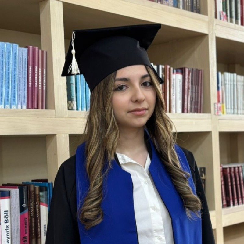 8 xarici universitetdən qəbul təklifi alan Əzizə seçim etmək sırasındadır