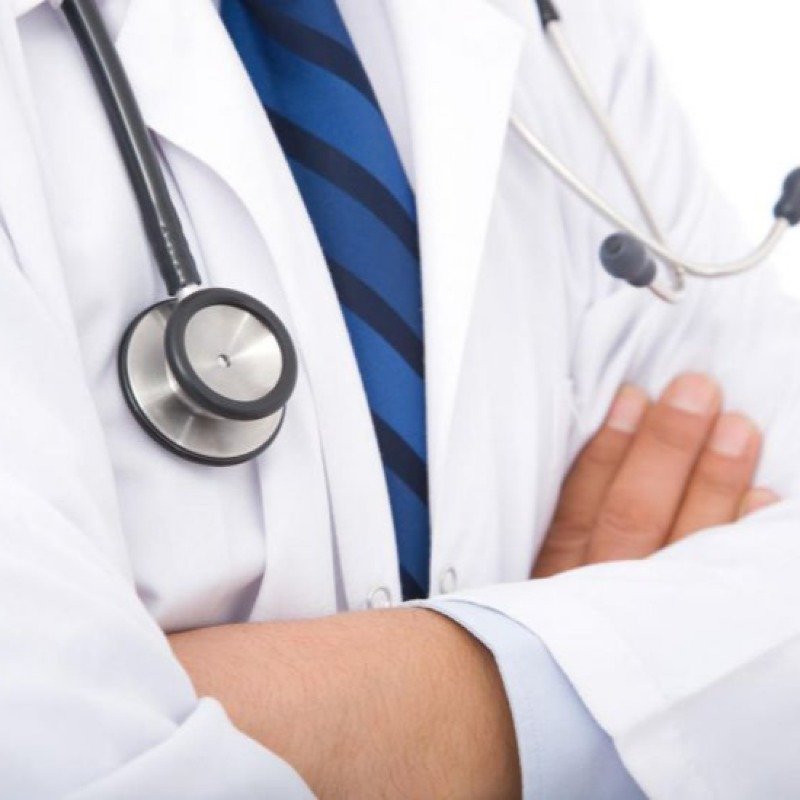 Vəzifə səlahiyyətlərindən sui-istifadə edən həkimə hökm oxundu