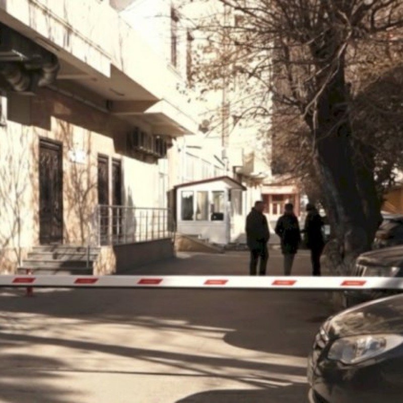 Nərimanov rayonunda MTK binanın həyətini zəbt edib? - ŞİKAYƏT