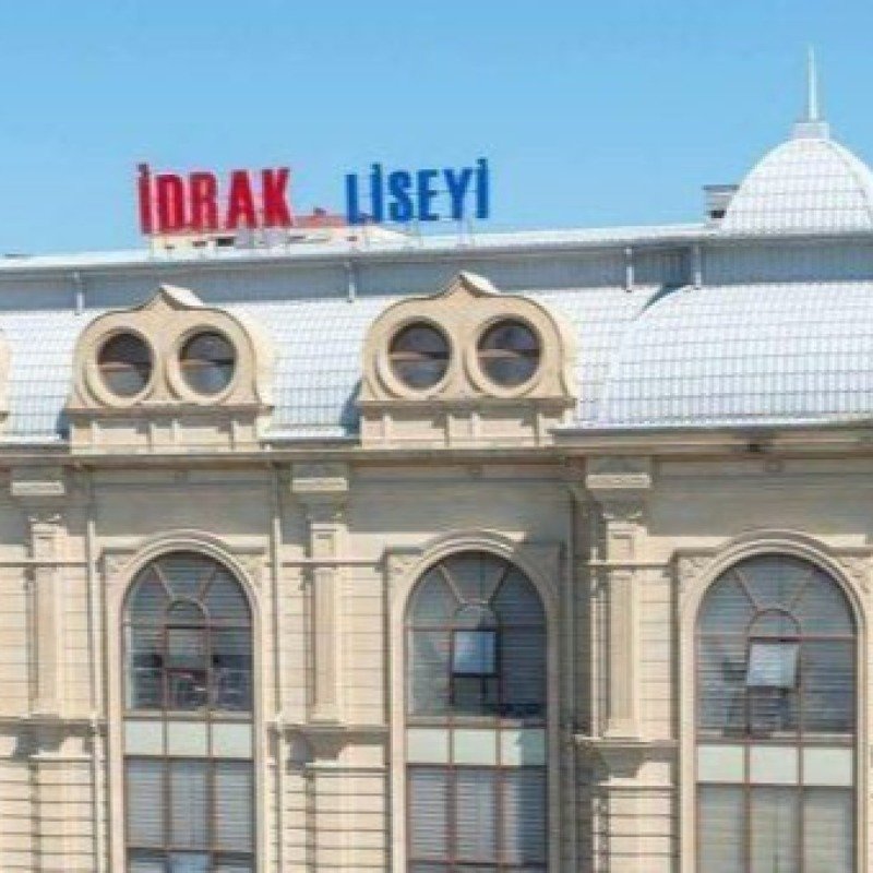 "İdrak"da güllələnən müəllimə şagirdi bağışladı