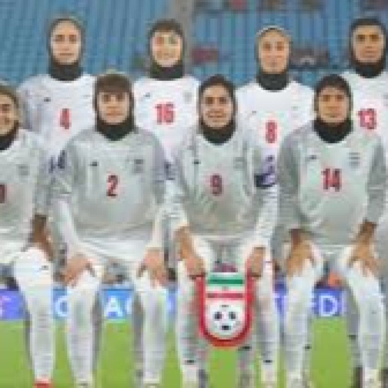 İran qadın futbolçuları ölkəyə qayıtmağa çağırıb