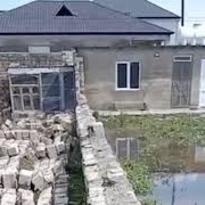 Albalı sakinləri: “Kanalizasiya xəttinin çəkilməsi üçün bizdən 4200 manat istəyirlər”